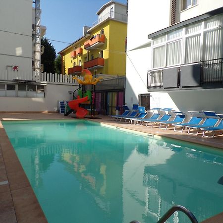 Hotel 2000 Rimini Esterno foto