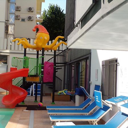 Hotel 2000 Rimini Esterno foto