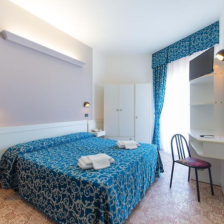Hotel 2000 Rimini Camera foto