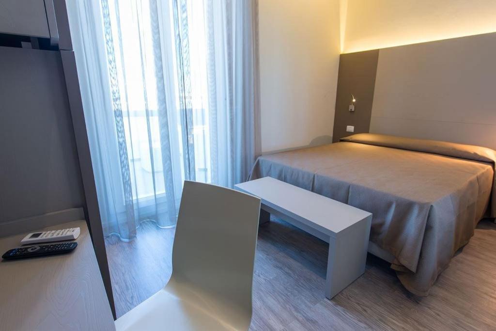 Hotel 2000 Rimini Esterno foto