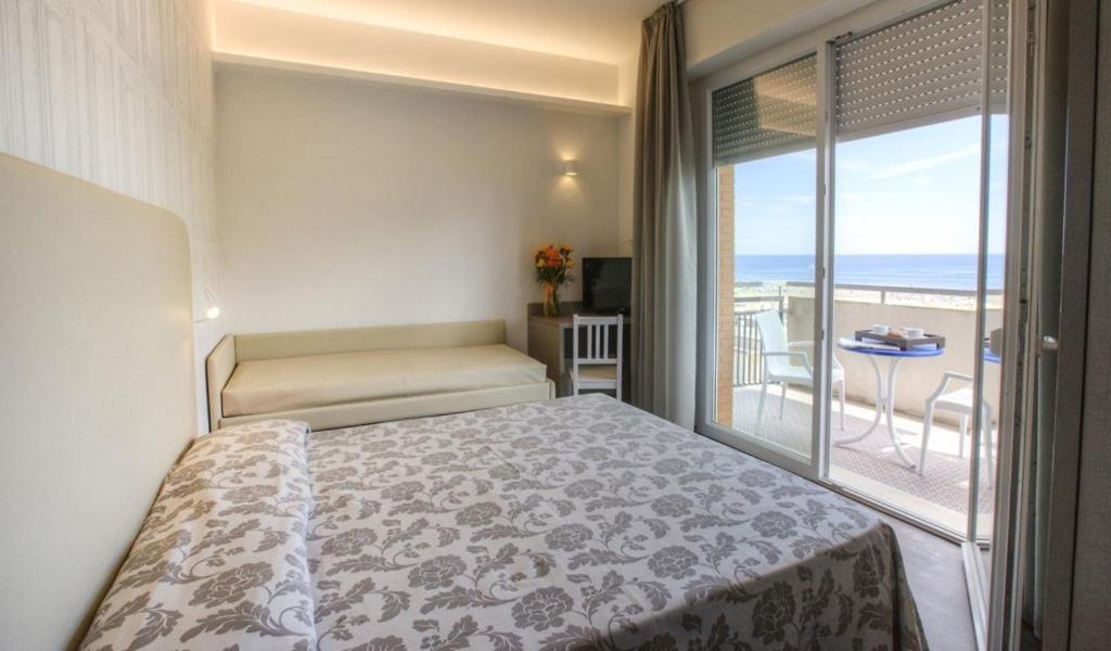 Hotel 2000 Rimini Esterno foto