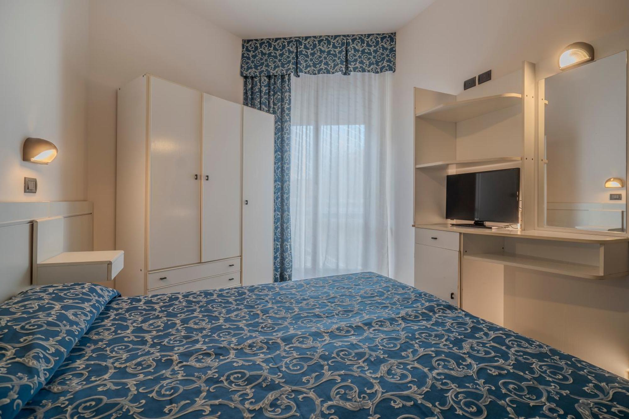 Hotel 2000 Rimini Esterno foto