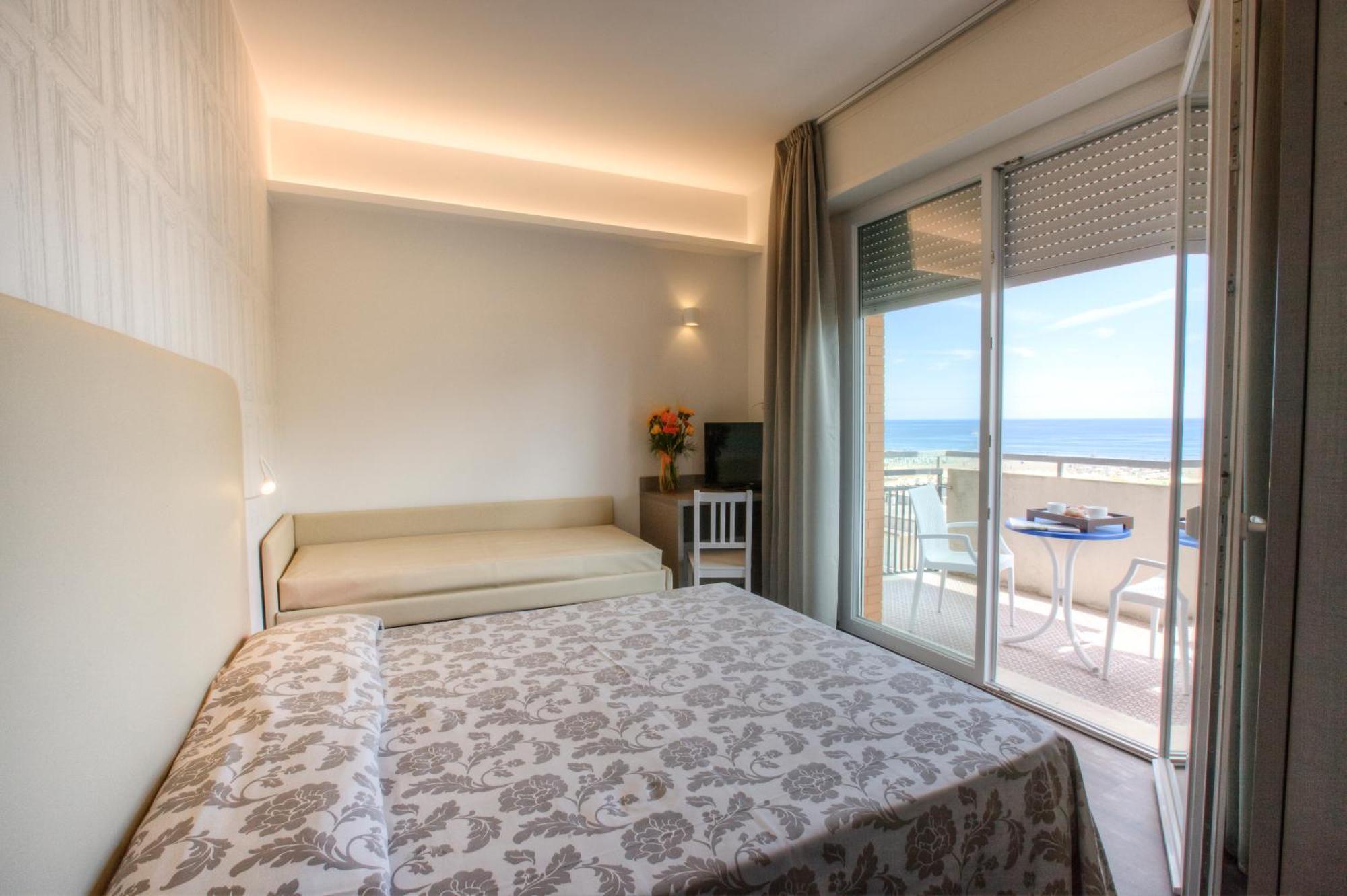 Hotel 2000 Rimini Esterno foto