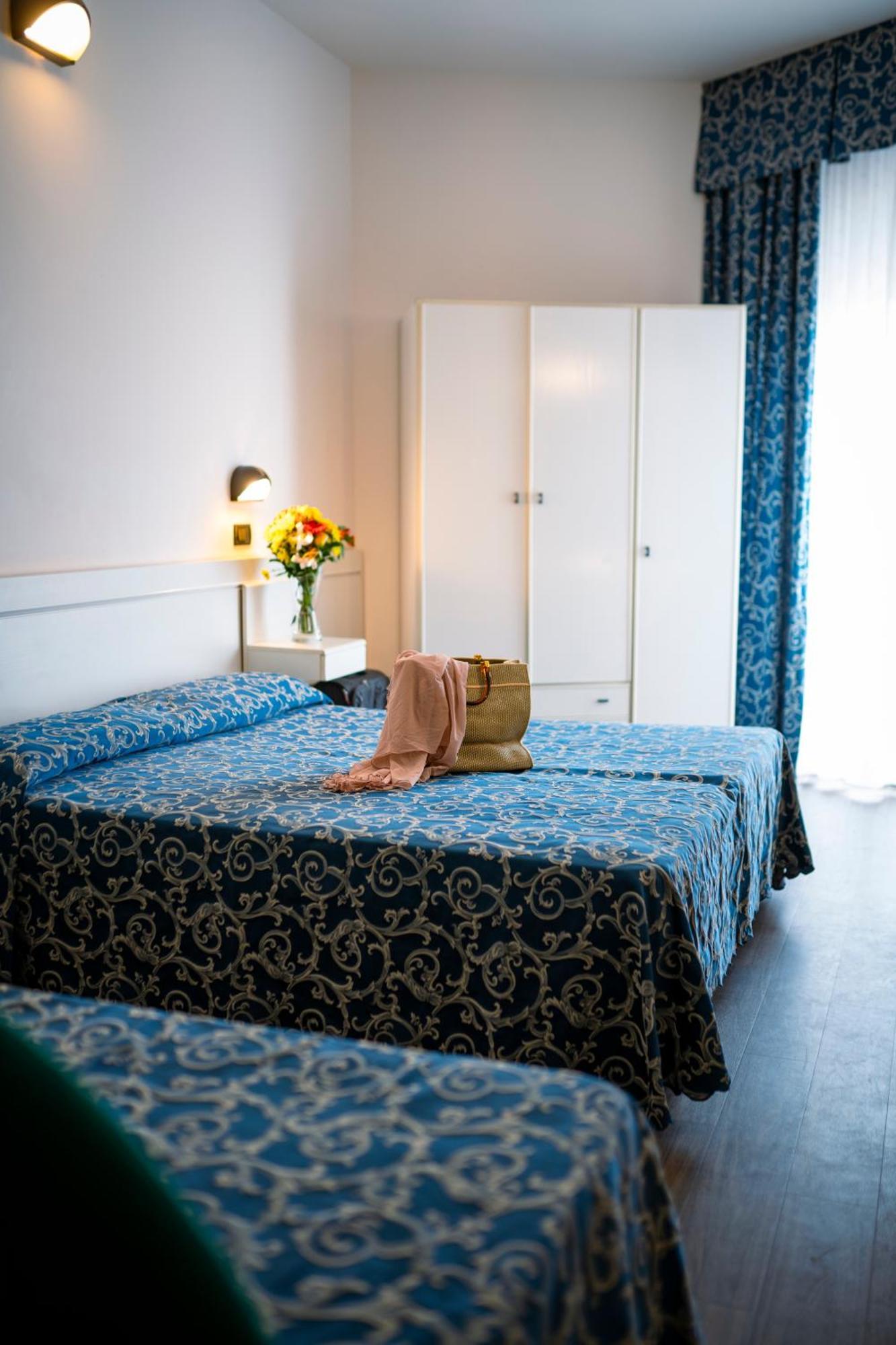 Hotel 2000 Rimini Esterno foto