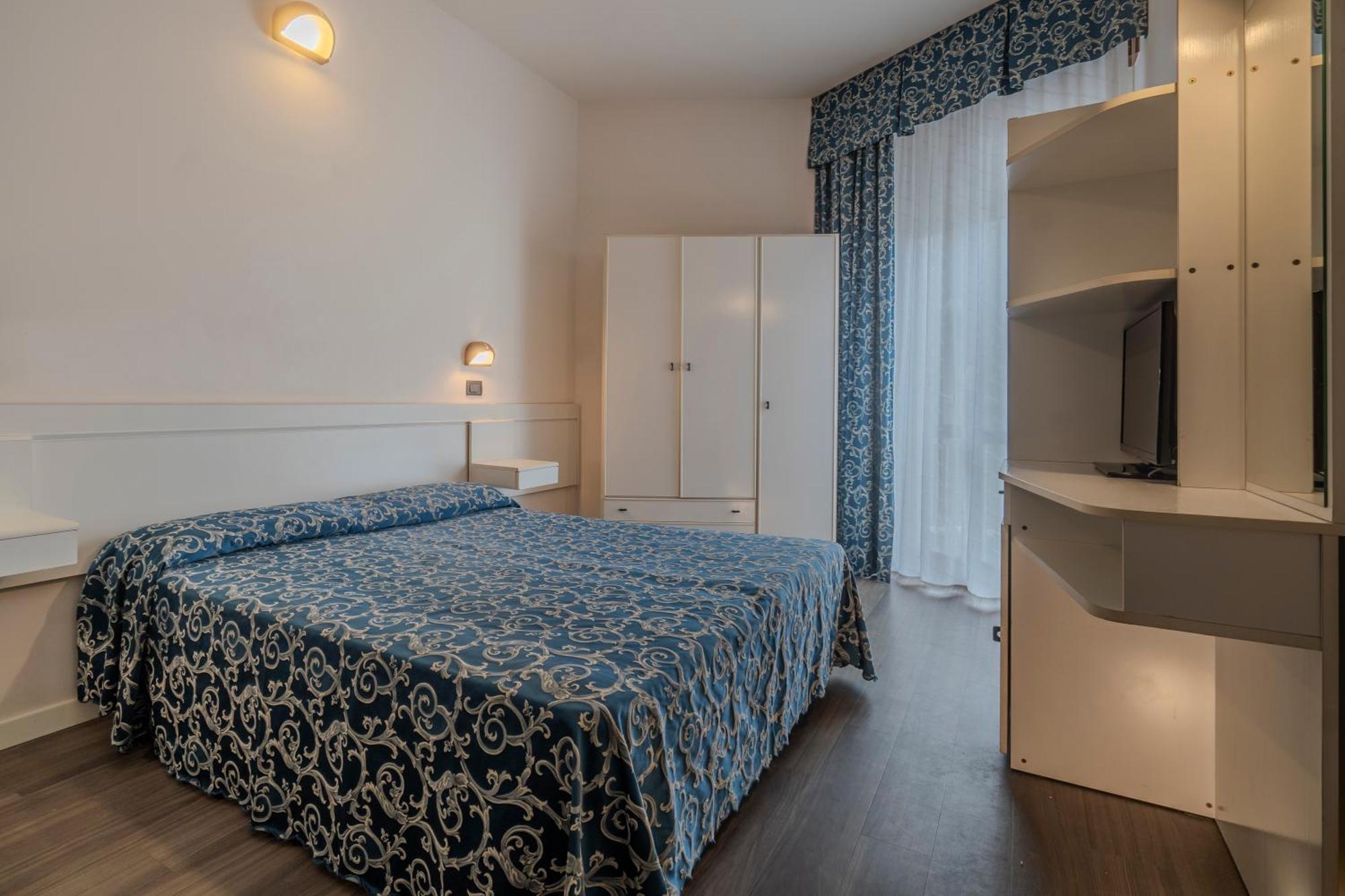 Hotel 2000 Rimini Esterno foto