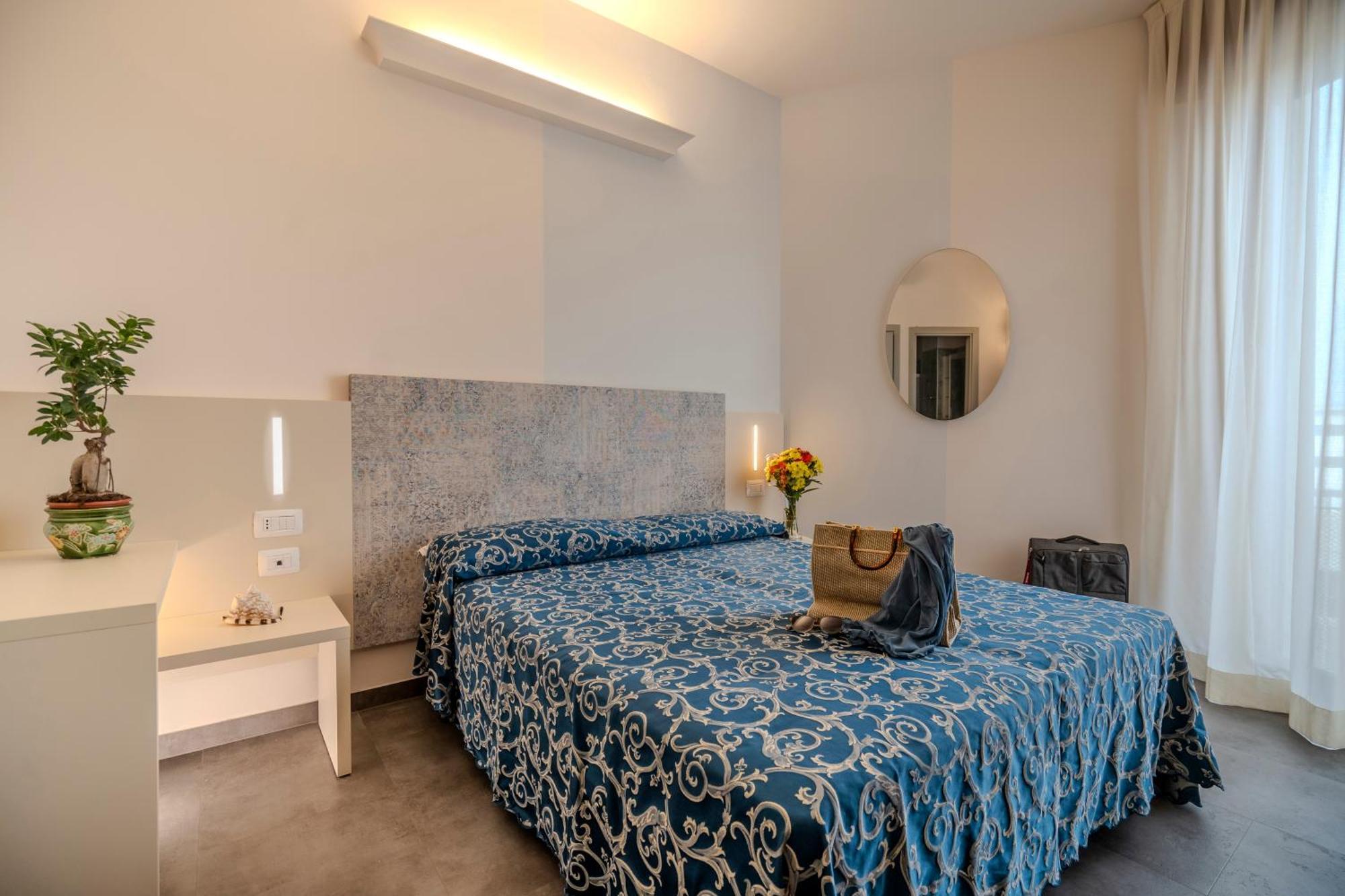 Hotel 2000 Rimini Esterno foto