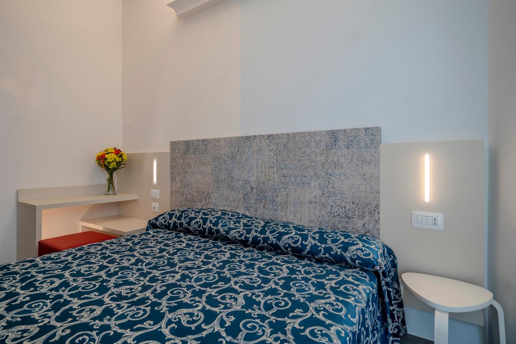 Hotel 2000 Rimini Esterno foto