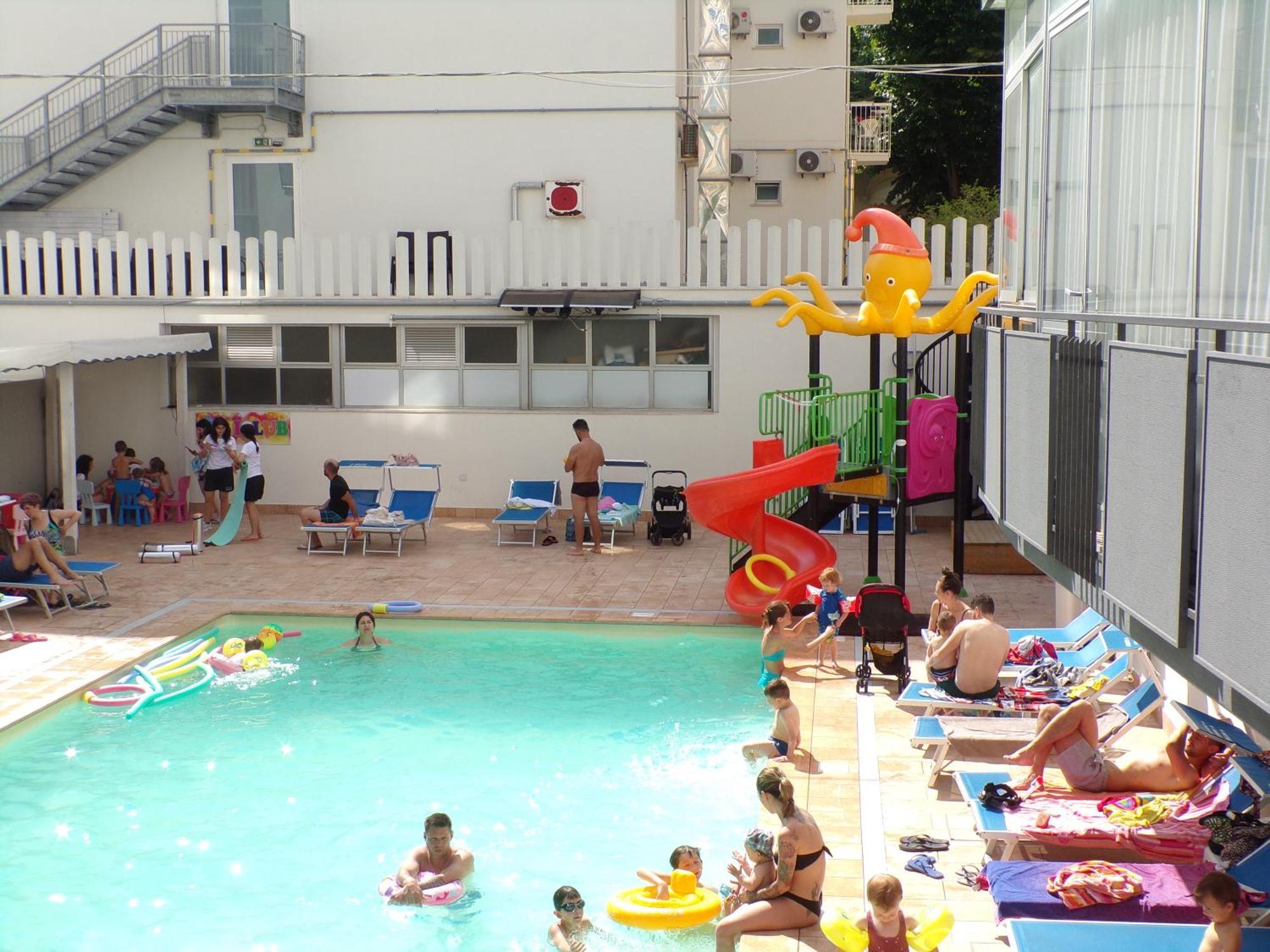 Hotel 2000 Rimini Esterno foto