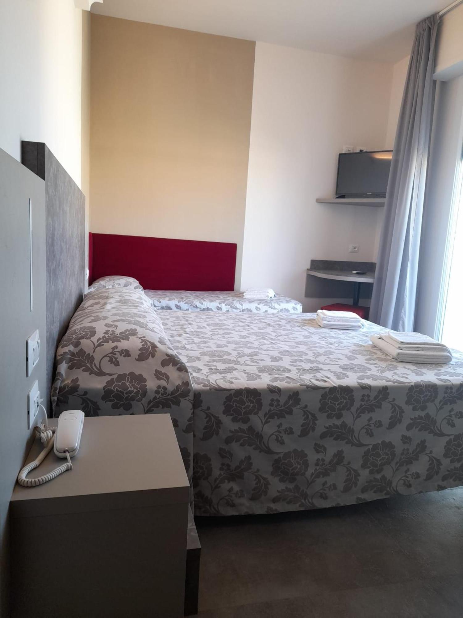 Hotel 2000 Rimini Esterno foto
