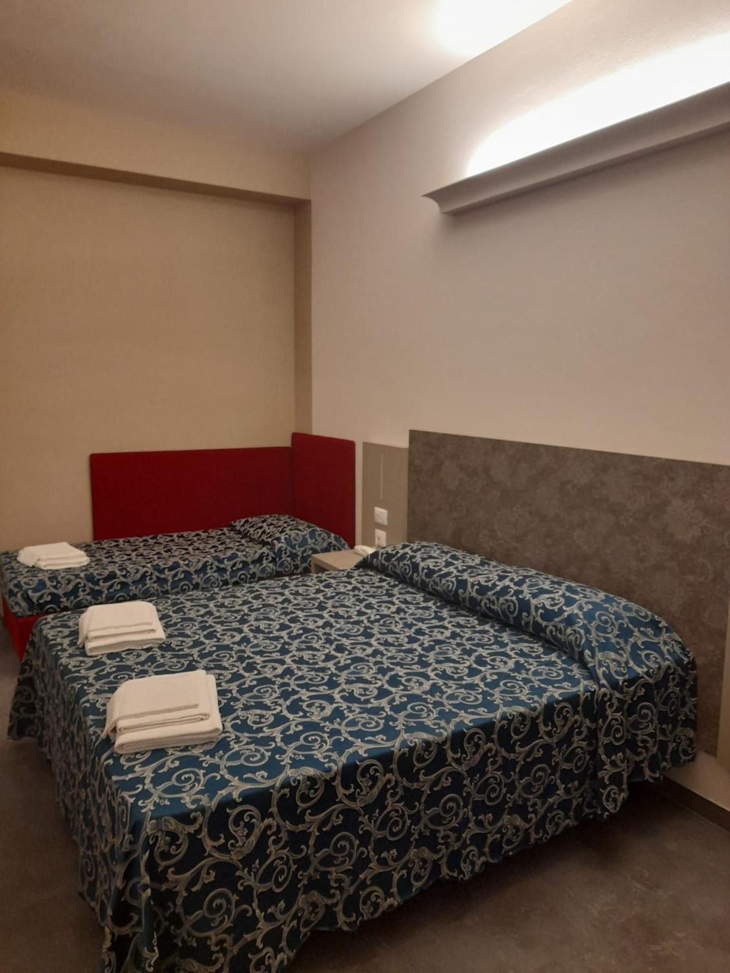 Hotel 2000 Rimini Esterno foto