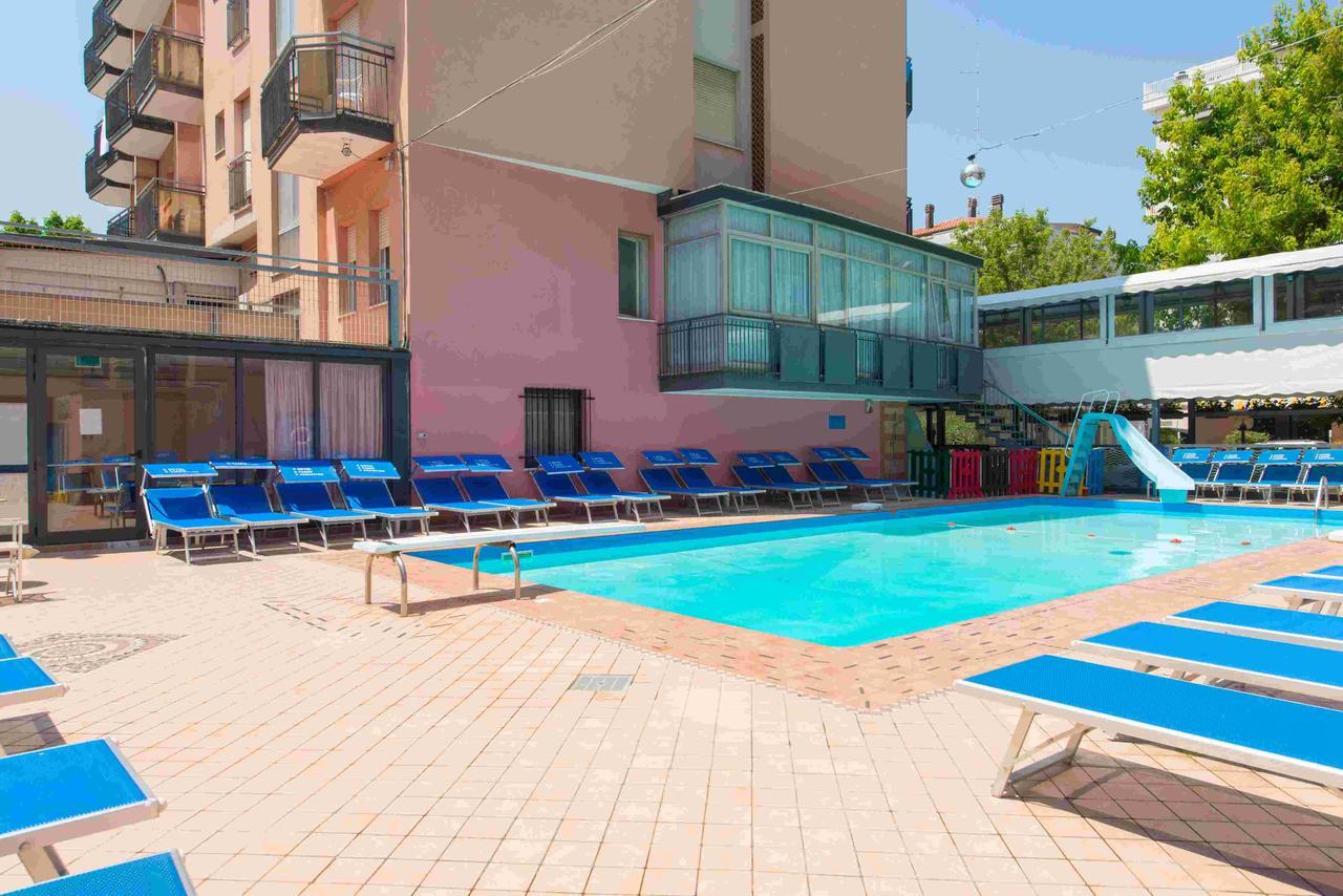 Hotel 2000 Rimini Esterno foto