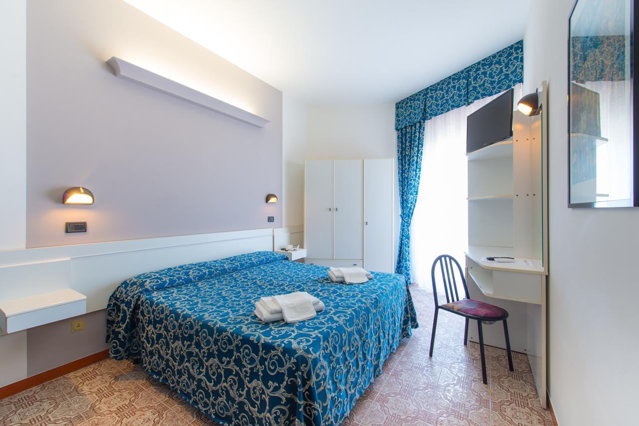 Hotel 2000 Rimini Camera foto