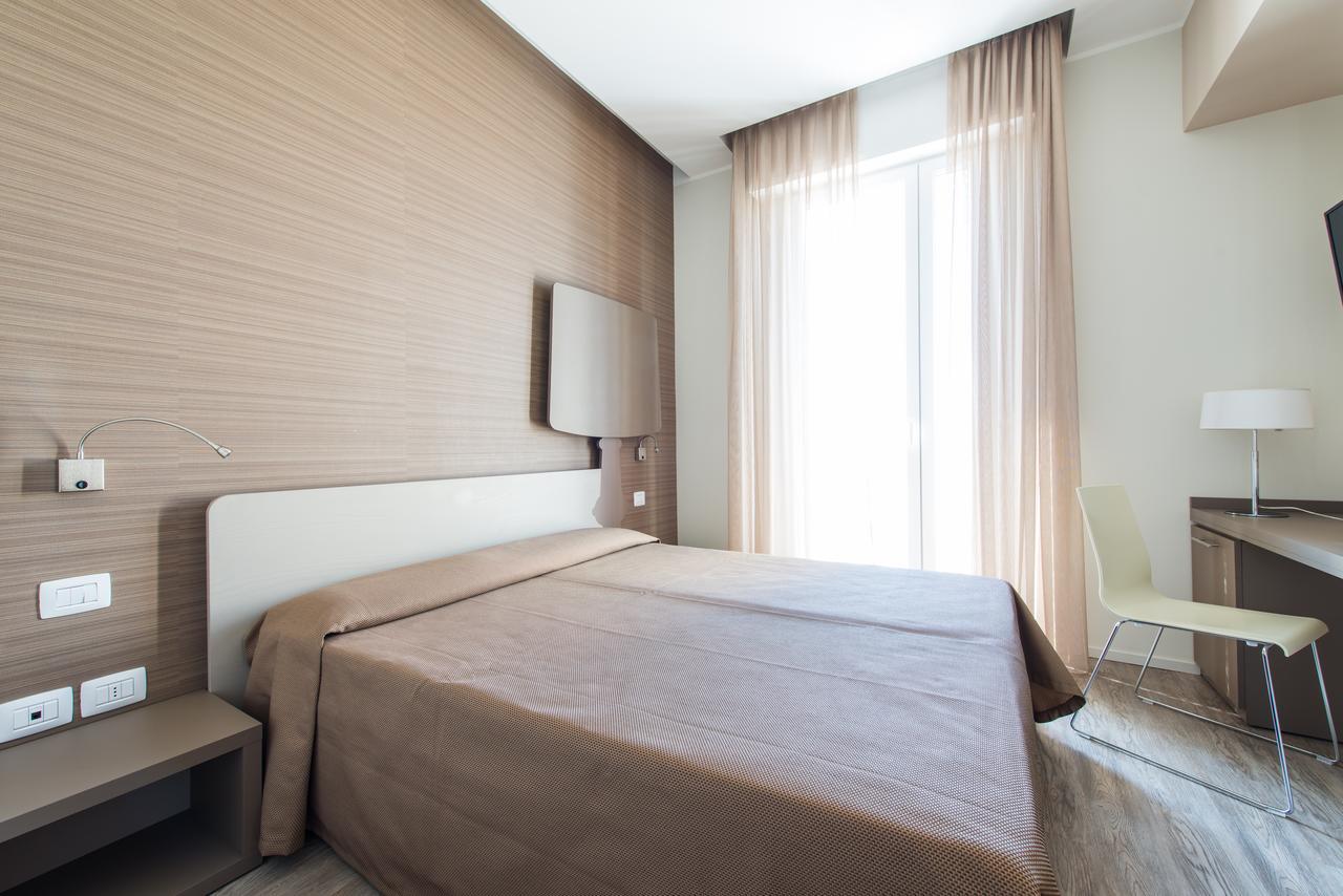 Hotel 2000 Rimini Esterno foto