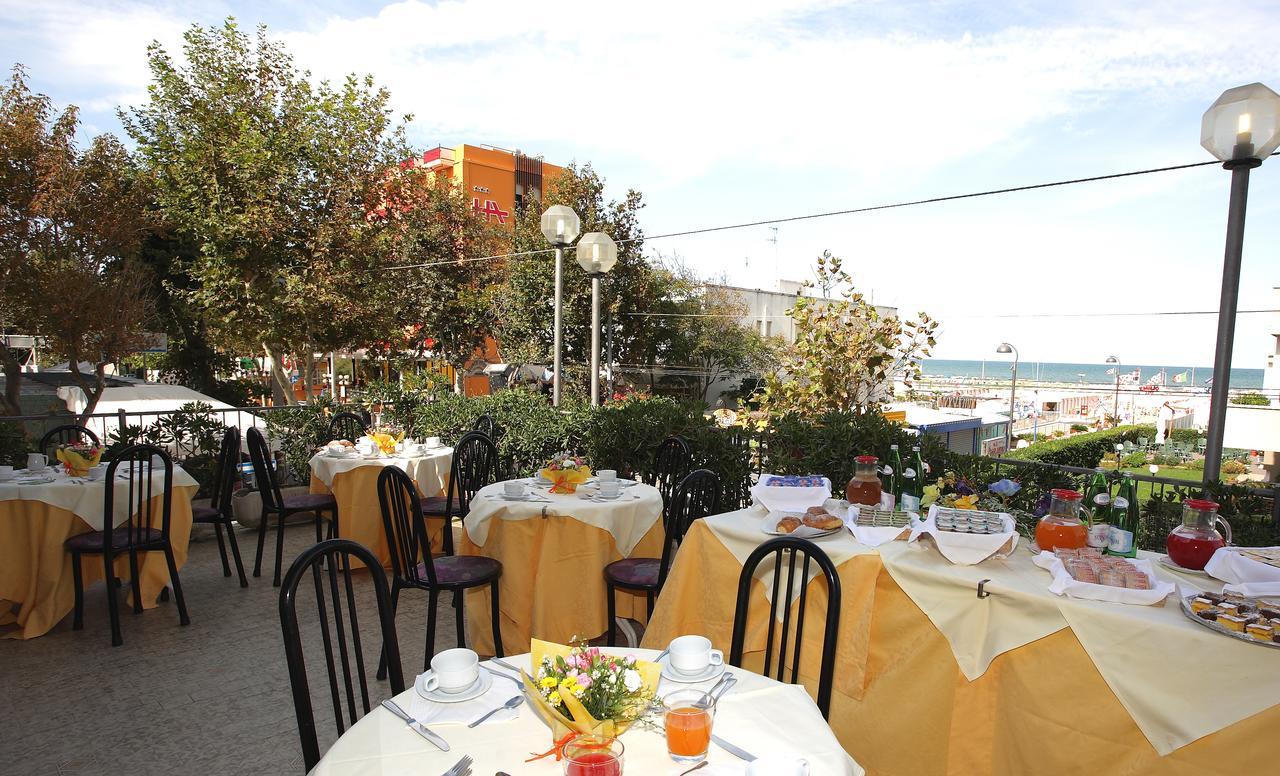 Hotel 2000 Rimini Esterno foto