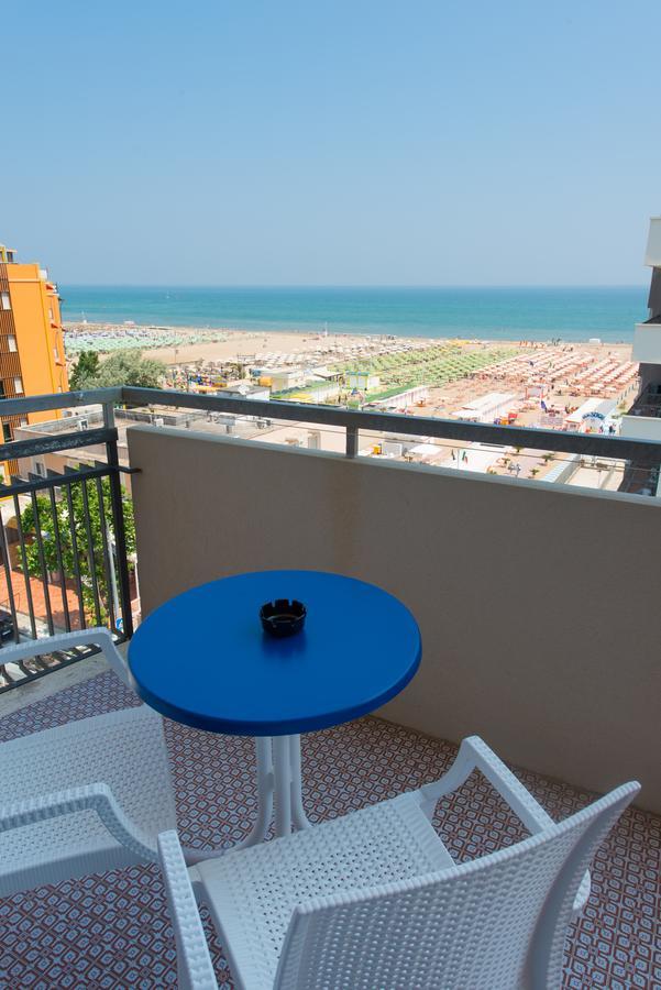 Hotel 2000 Rimini Esterno foto