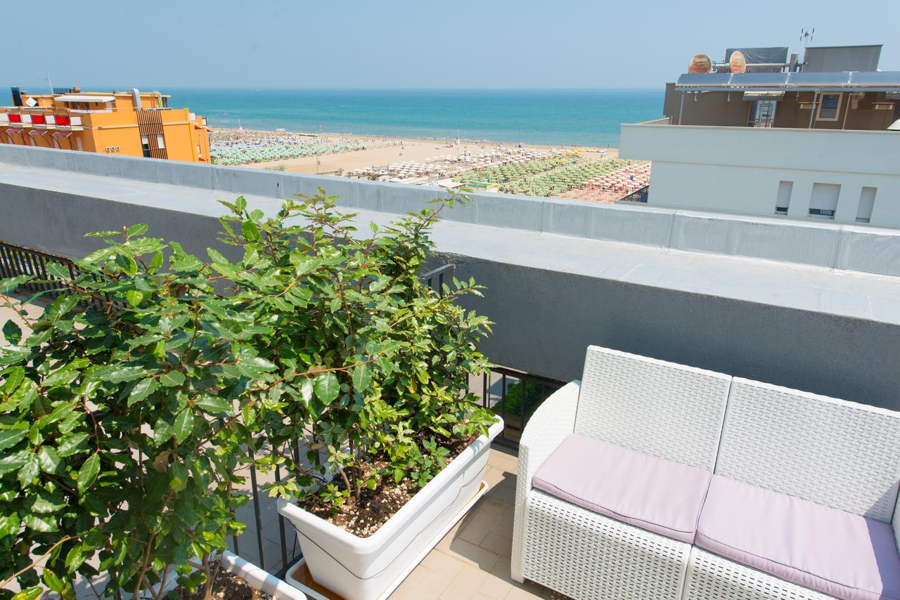 Hotel 2000 Rimini Esterno foto