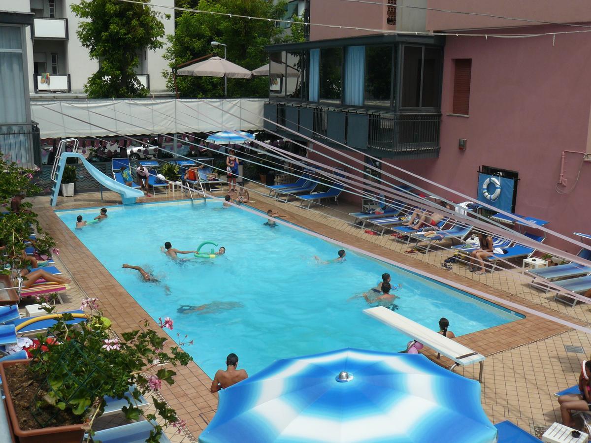 Hotel 2000 Rimini Esterno foto