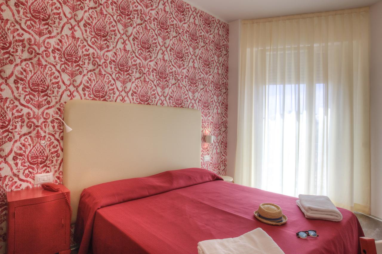 Hotel 2000 Rimini Esterno foto